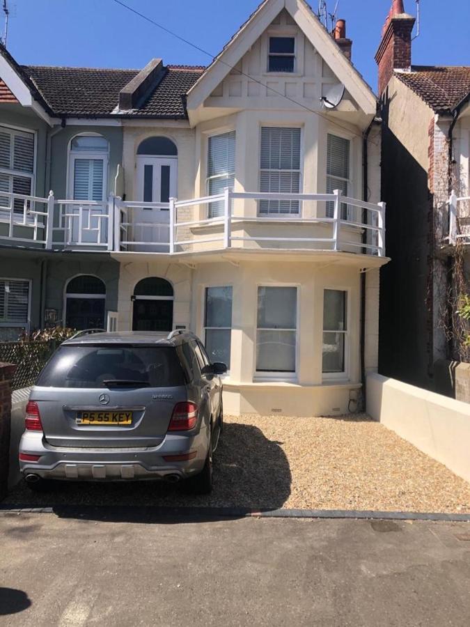 Alexandra Beach Haven - With Parking Apartamento Worthing Exterior foto